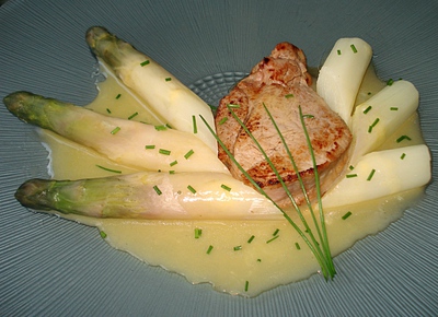 Mdaillon de Filet de Veau aux Asperges, sauce hollandaise -- 30/03/12