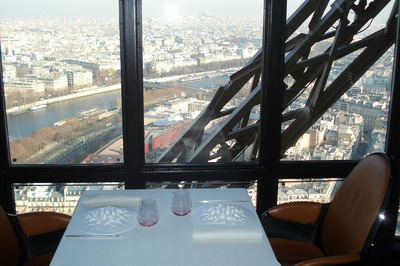 Le Jules Verne (2)  Tour Eiffel  Paris -- 27/12/09